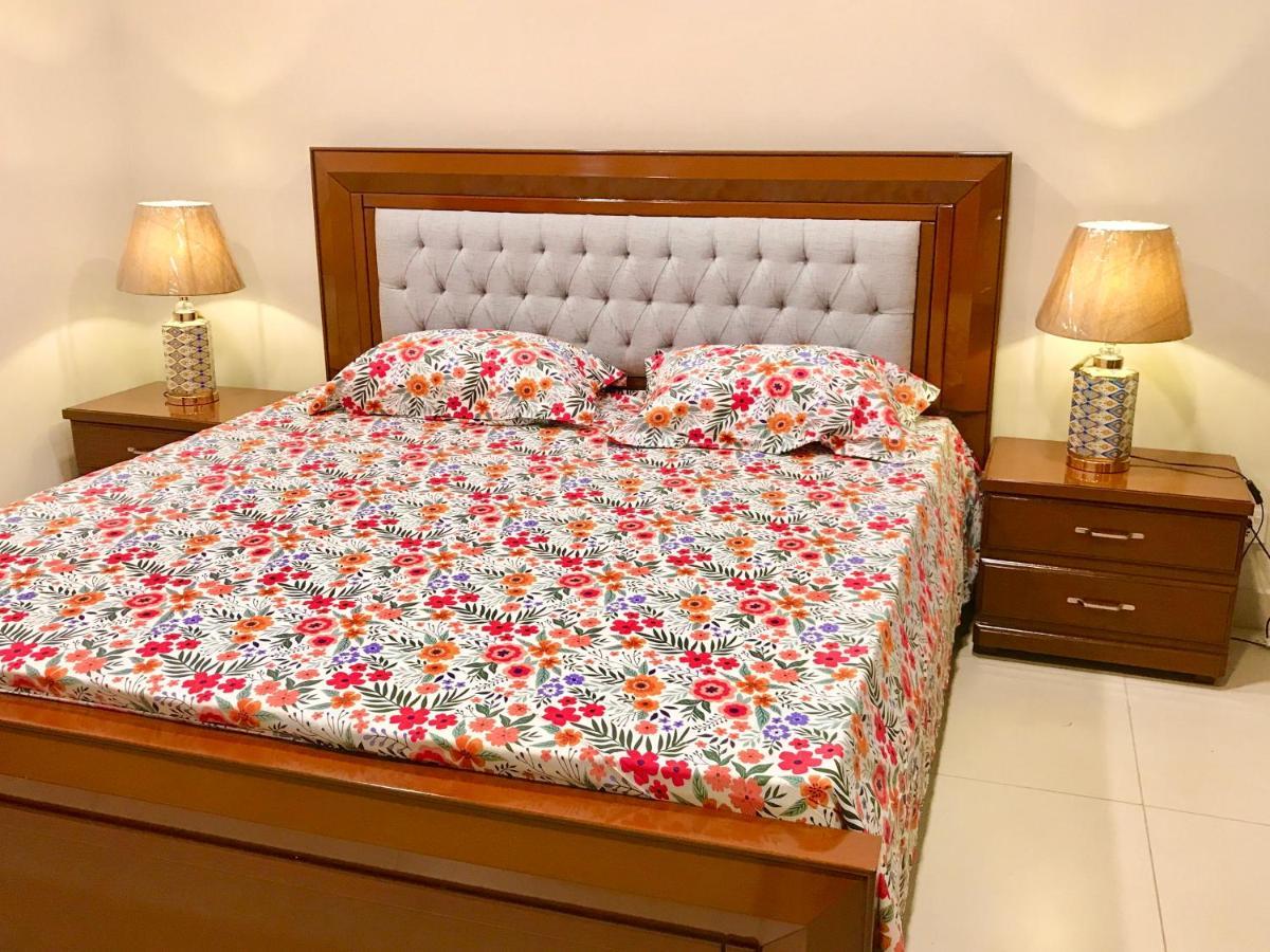 Atrium High Suite 2Bed Family Apartment Near Giga Mall Исламабад Экстерьер фото
